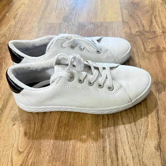 TOMMY BAHAMAS ladies, leather white sneaker size 6 1/2 very good condition - Picture 8 of 12